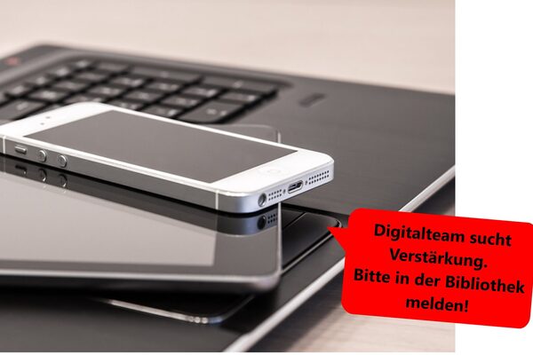 Smartphone, Tablet mit Text Digitaltum sucht Verstärkung. Bitte in Bibliothek melden