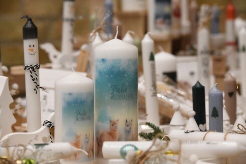 Weihnachtsmarkt rund um das Ballenlager